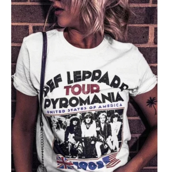 Private Label Tops - 1 2x left💥New Boutique Def Leppard tee